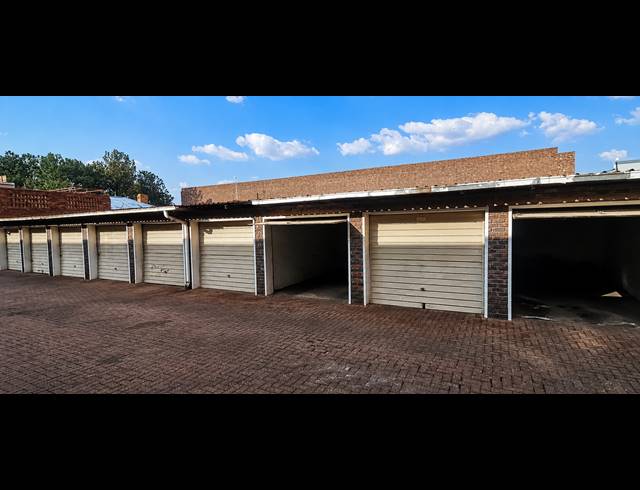 2 BEDROOM FLAT FOR SALE IN VEREENIGING CENTRAL